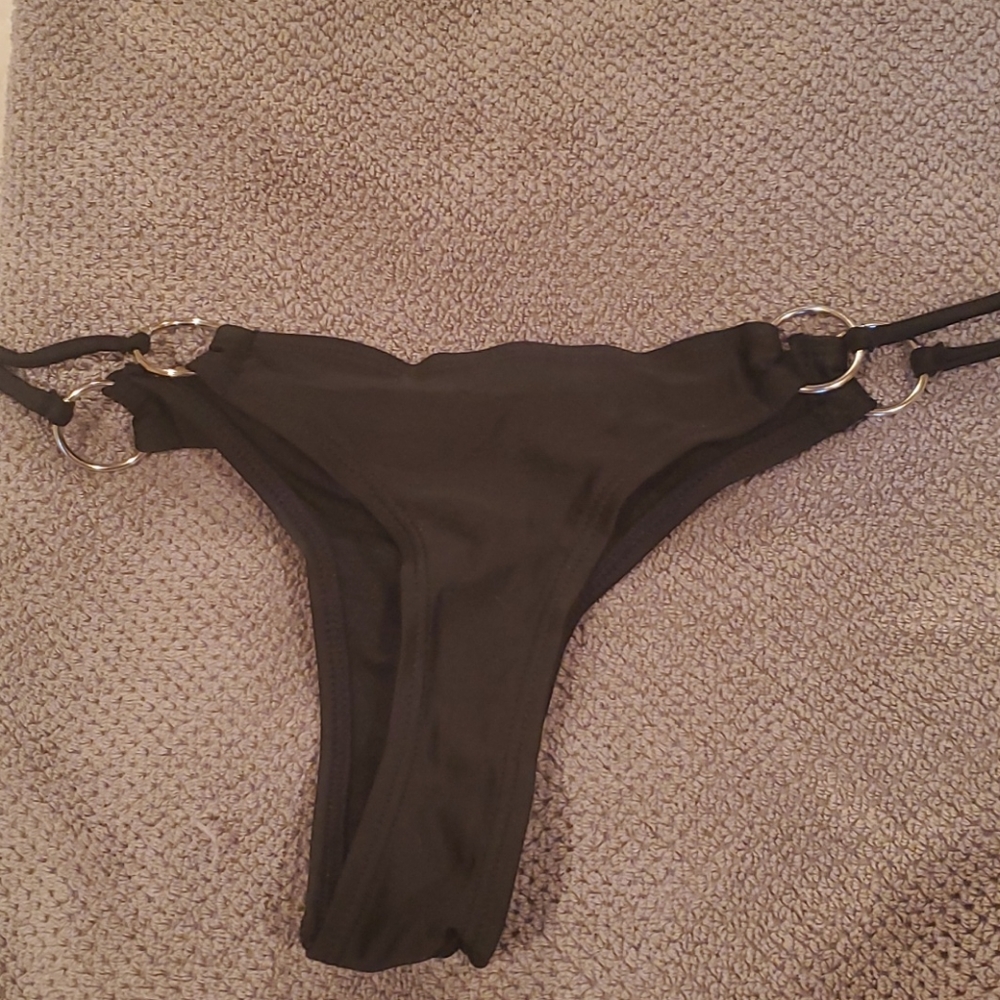 Bikini - Picture 4 of 4